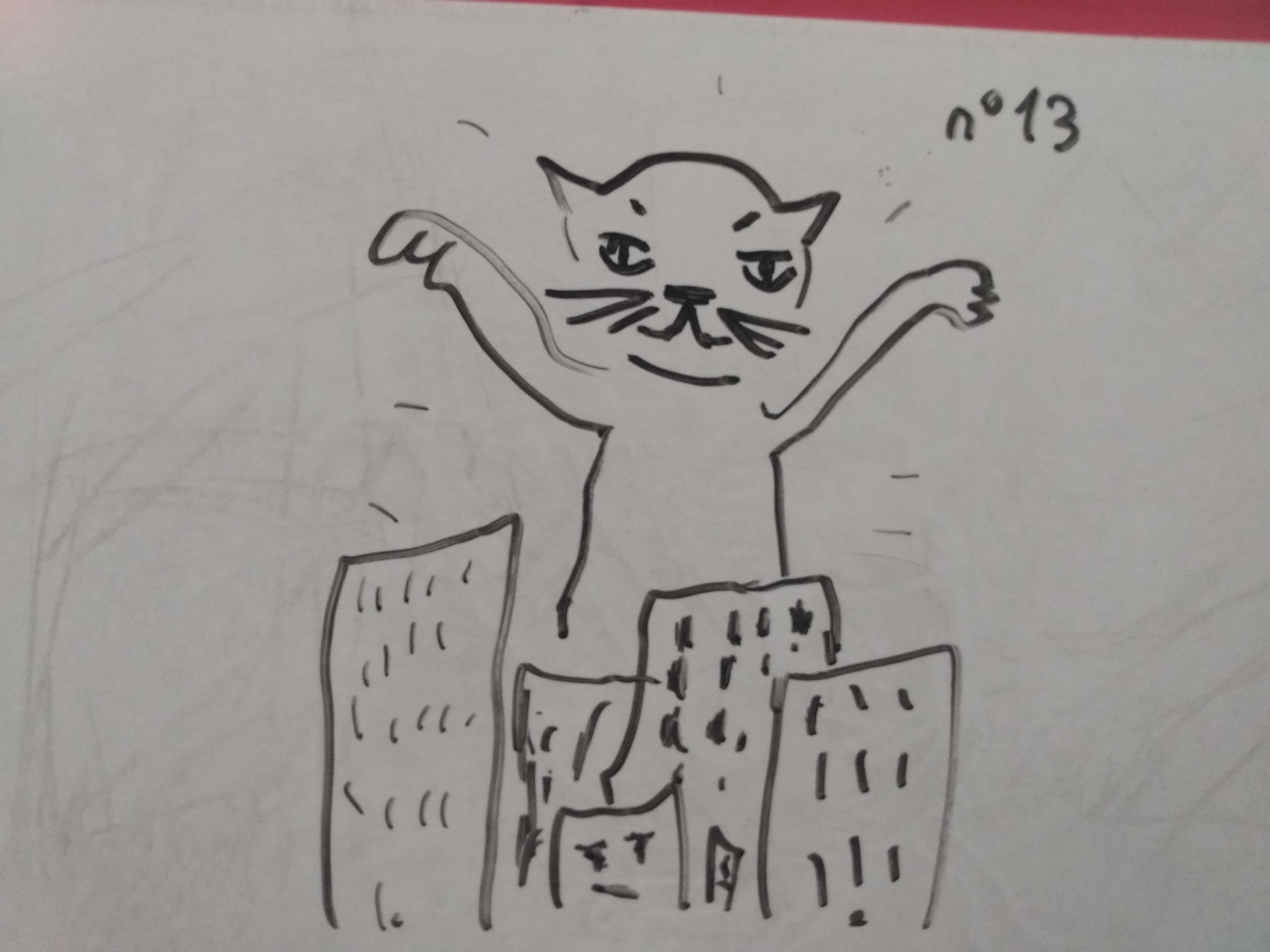 Un grand chat environ deux fois plus grand que les bâtiments de la ville (debout)